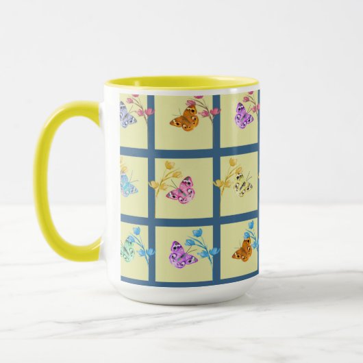 Papillons et fleurs gaies Mug (Gauche)