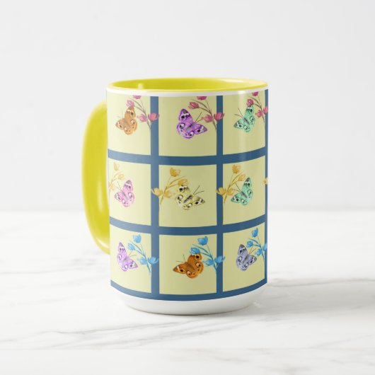Papillons et fleurs gaies Mug (Devant gauche)