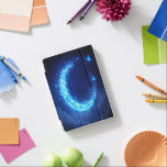 "Papillons lune brillants - coques ipad Imaginaire<br><div class="desc">Protégez votre ipad avec une touche de magie ! Ce boîtier téléphonique présente un croissant lumineux de lune avec des papillons brillants,  parfait pour les amateurs d'imaginaires et un accessoire tendance pour 2025.</div>