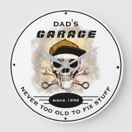 Pap's Garage is nooit te oud voor de schedel. Grote Klok