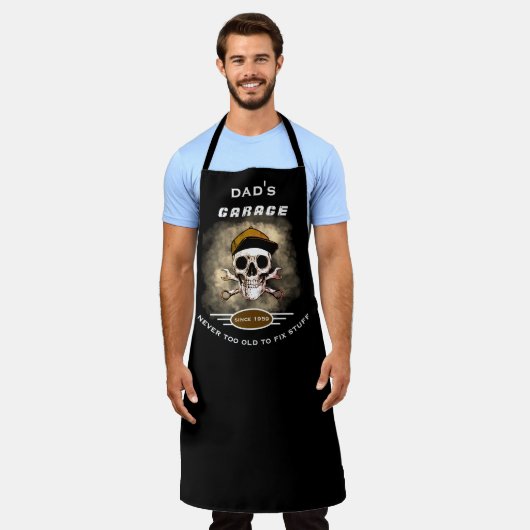 Pap's Garage is nooit te oud voor de schedel. Schort (Gedragen)