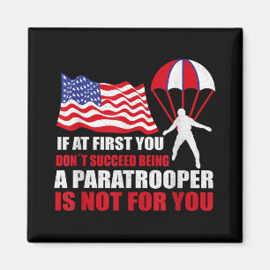 Parachutist trots voor 82e Airborne Veterans Magneet