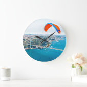 Paramotors piloten die over de Bosphorus vliegen Grote Klok (Huis)