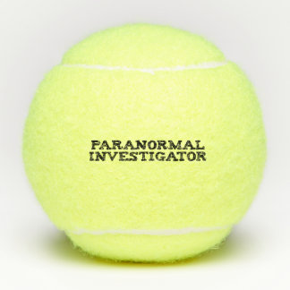 Paranormaal onderzoeker spookjacht tennisballen