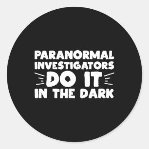 Paranormale onderzoekers doen het in de donkere ga ronde sticker