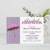 Parapluie violet et rose nuptiale invitation à la (Debout devant)