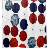 Parapluies de blanc de rouge bleu de rideau en (Devant)