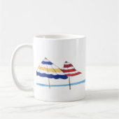 Parapluies sur les tasses et le Drinkware de plage (Gauche)