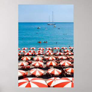 Paraplu's aan de kust van Amalfitan Poster