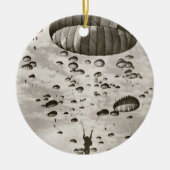 paratrooper in de Sky Keramisch Ornament (Voorkant)