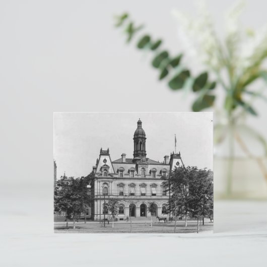 Pardon. Carte postale (Debout devant)