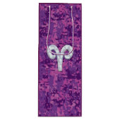 Parel Als Ram Sterrenbeeld Roze Camouflage Wijn Cadeautas (Voorkant)