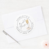 Parel en Prosecco Modern script Bruidsmeisjesfeest Ronde Sticker (Envelop)