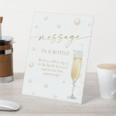 Parels en Prosecco Boodschap in een flessenspel Reclamebord Met Voetstuk (Insitu)