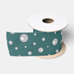 Parels Patroon op een Transformeerende Teal Achter Lint