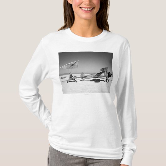 Paresev 1-A op Lakebed met sleepvliegtuig T-shirt (Voorkant)