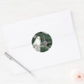 Parkiet in een kerstboom ronde sticker (Envelop)