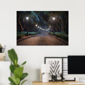 Parkpad bij lamplight – Serene Evening Poster (Thuiskantoor)