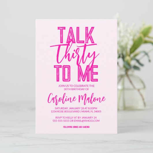 Parlez Trente À Moi Pink Invitation Anniversaire (Debout devant)