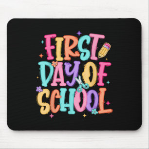 Parmantige eerste schooldag leraar meisjes kindere muismat
