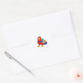 Parrot als student met rugzak ronde sticker (Envelop)