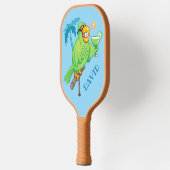 Parrot met cocktail op maat pickleball paddle (Links)