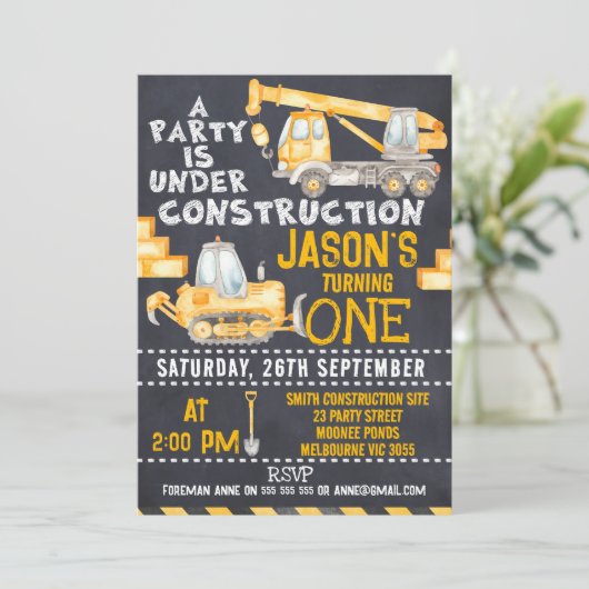 Partie en construction 1er anniversaire Invitation (Debout devant)