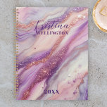 Parties scintillant de marbre violet veines et tor<br><div class="desc">Présentez notre élégant planificateur personnalisable, parfait pour ajouter une touche de luxe à votre organisation quotidienne! La couverture est ornée d'un superbe design en marbre de lavande violette, magnifiquement accentué par des veines de parties scintillant chatoyantes et des tourbillons gracieux. Ce motif sophistiqué crée une texture visuellement captivante, à la...</div>