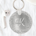 Parties scintillant en métal brossé argenté Nom du<br><div class="desc">Personnalisez facilement ce design porte - clé chic et branché,  avec une jolie parties scintillant brillante en argent sur un arrière - plan métallique brossé en argent.</div>