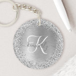 Parties scintillant en métal brossé argenté Nom du<br><div class="desc">Personnalisez facilement ce design porte - clé chic et branché,  avec une jolie parties scintillant brillante en argent sur un arrière - plan métallique brossé en argent.</div>