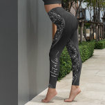 Parties scintillant noire métallique personnalisée<br><div class="desc">Personnalisez facilement ce métal brossé noir et les leggings à motif de parties scintillant glamour avec votre propre nom personnalisé.</div>