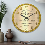 Parties scintillant personnalisée 50e anniversaire<br><div class="desc">50ème anniversaire mariage horloge avec l'aspect doré traditionnel souhaitant au couple heureux 50 ans de convivialité. L'or est le cadeau traditionnel donné pour le cinquantième anniversaire du mariage.</div>