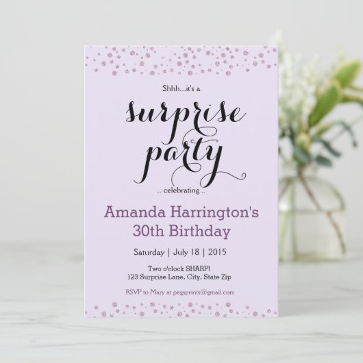 Parties scintillant pourpre Surprise Invitations d (Debout devant)