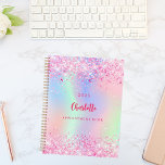 Parties scintillant rose nom holographique 2025<br><div class="desc">Un arrière - plan holographique branché aux couleurs pastel rose,  violet,  vert menthe. Décoré de faux parties scintillant rose. Personnalisez et ajoutez un nom,  un titre et une année. Le nom est écrit avec un script de style girly moderne à la main.</div>