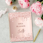 parties scintillant rose or blush drips nom 2023<br><div class="desc">Un faux rose or à l'apparence métallique arrière - plan avec des gouttes de parties scintillant faux, look goutte de peinture. Personnalisez et ajoutez un nom. Le nom est écrit en or rose foncé avec un grand script écrit à la main moderne, style signature. Parfait pour l'école, le travail ou...</div>