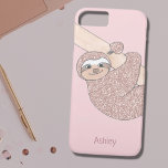 Parties scintillant rose pâle Nom de la machine Mo<br><div class="desc">Aimez-vous les paresseux ? Ce mignon étui téléphonique est décoré d'un parfum de parties scintillant rose vif accroché à une branche. Vous pouvez personnaliser ce boîtier téléphonique en changeant le nom à votre propre ou à celui d'un autre amant paresseux pour en faire un cadeau parfait. Vous pouvez également changer...</div>