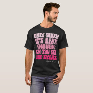 Pas als het donker genoeg is, kun je de sterren Ka T-shirt