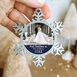 Pas getrouwd 1e kerstfoto Navy Blue Snowflakes Tin Sneeuwvlok Ornament