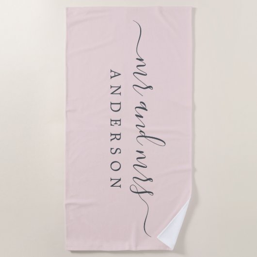 Pas getrouwd de heer Pastel Pink Monogrammed Strandlaken (Voorkant)