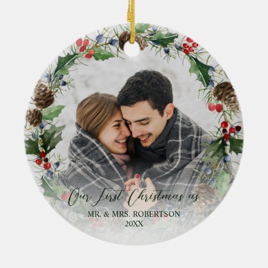 Pas getrouwd eerste kerstfoto Wreath Keramisch Ornament (Achterkant)