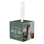 Pas getrouwd eerste kerstgroen kubus ornament (Voorkant hoekig)