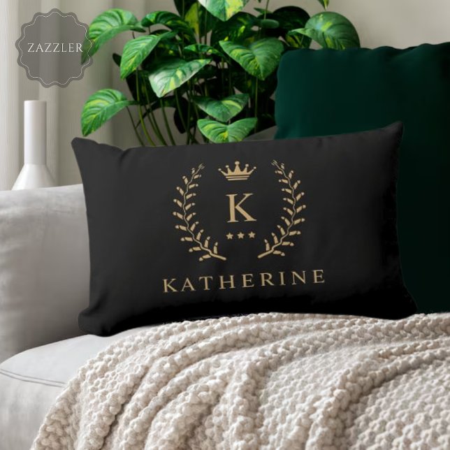 Pas Naam & Initiaal Zwart Wit Goud Monogram aan Kussen (Customize Name & Initial Black White Gold Monogram Lumbar Pillow)