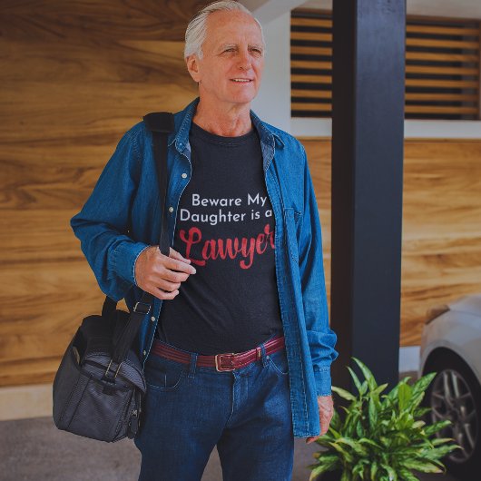 Pas op, mijn dochter is advocaat t-shirt