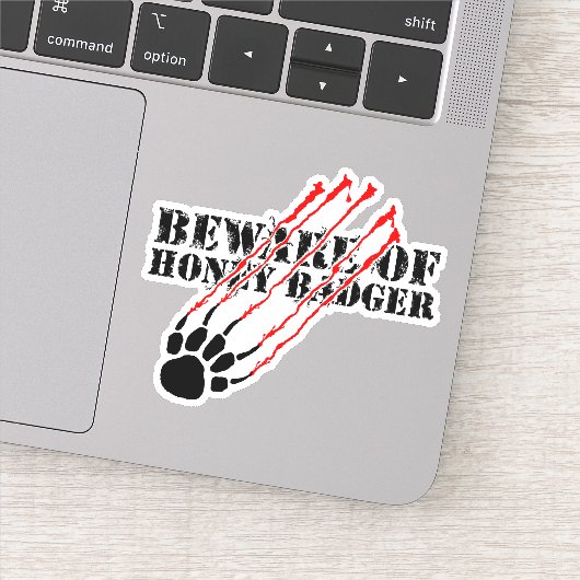 Pas op voor honingbadger sticker (Detail)
