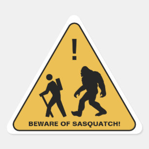 Pas op voor Sasquatch!  Gepersonaliseerd Driehoek Sticker