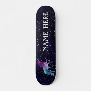 Pas uw eigen kleurrijke, magische Unicorn aan Skateboard