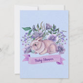 Pasen Bunny Paarse Florals Baby shower nodigt uit (Achterkant)