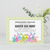 Pasen uitnodiging met een menigte konijnen Eierzoe (Staand voorkant)