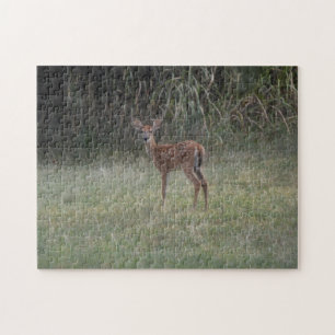 Pasgeboren babyhert in een weidepuzzel legpuzzel