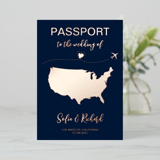 Paspoortbruiloft Bestemming Gold Foil-vliegtuighar Folie Uitnodiging (Staand Voorkant)